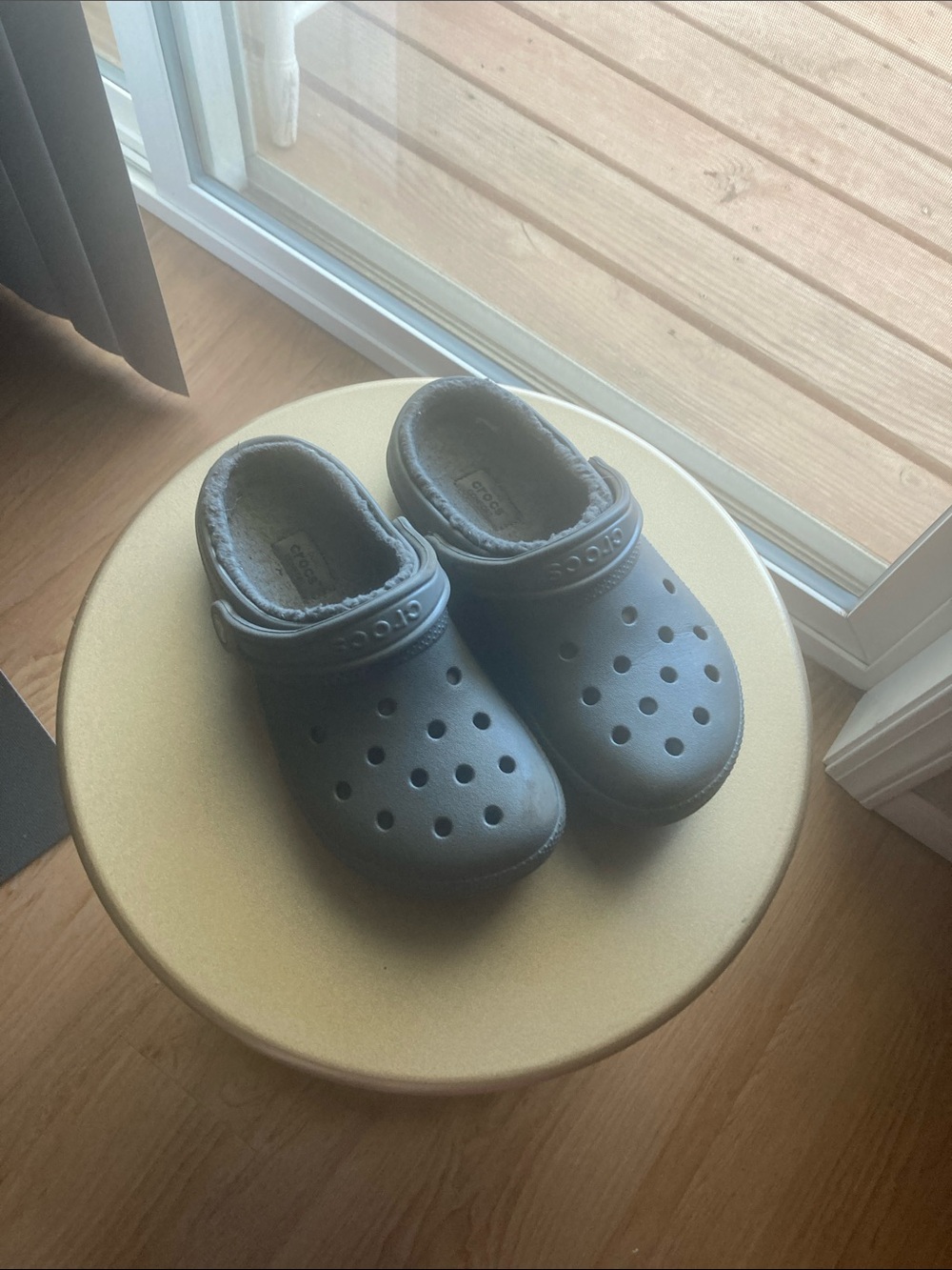 CROCS Women’s Classic Clog with Fuzzy Lining in Charcoal Gray